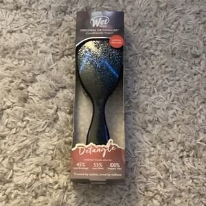 Wet Brush Champagne Toast Dark Blue With Sparkles (Limited Edition)